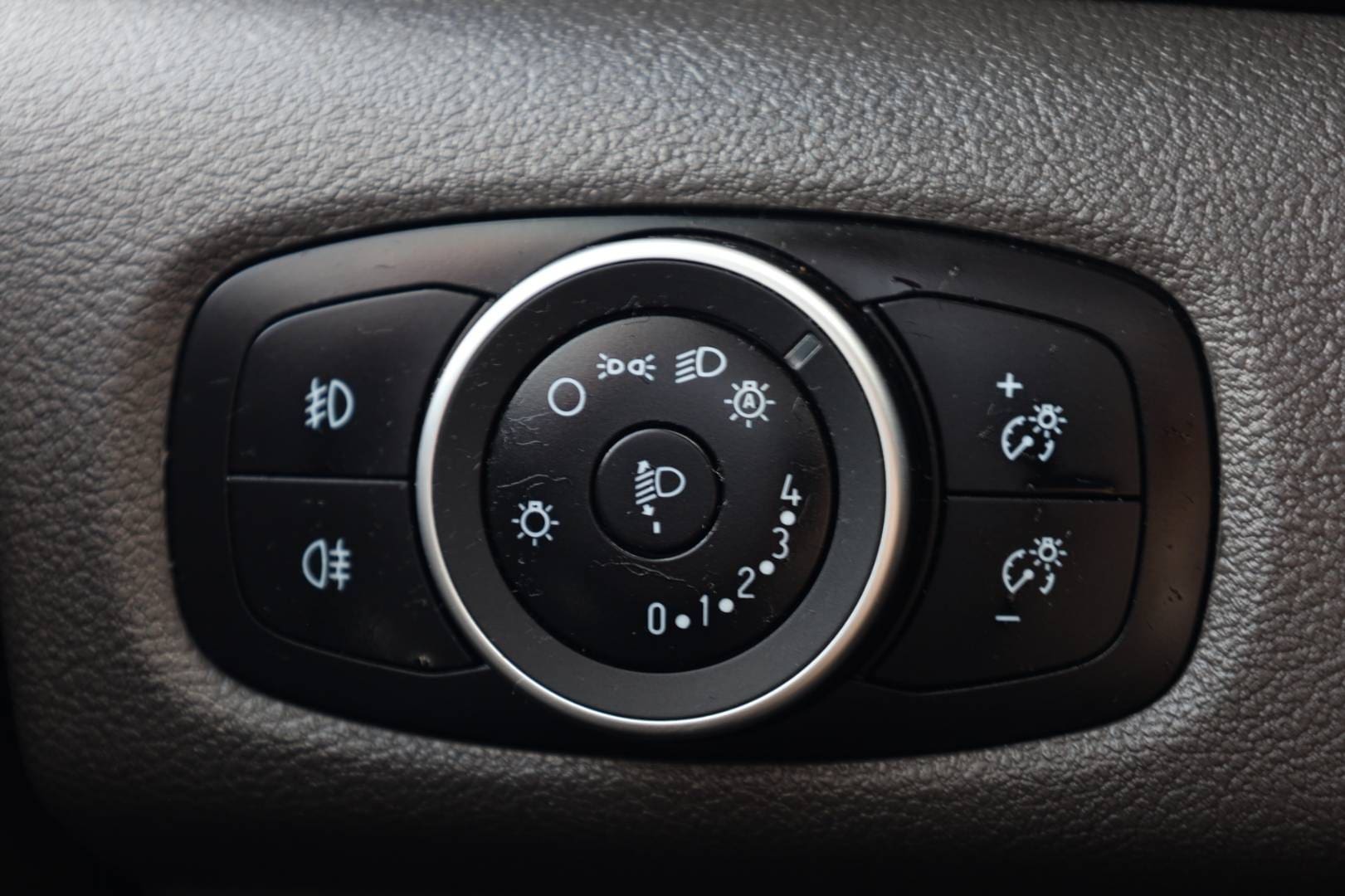 Ford-Transit-Custom-20-TDCi-EcoBlue-130-Trend-L2-T320-AT-31