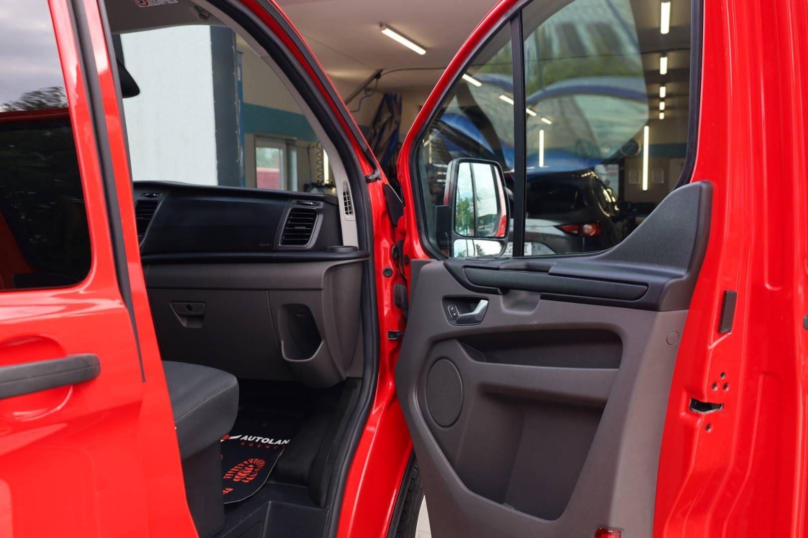 Ford-Transit-Custom-20-TDCi-EcoBlue-130-Trend-L2-T320-AT-36