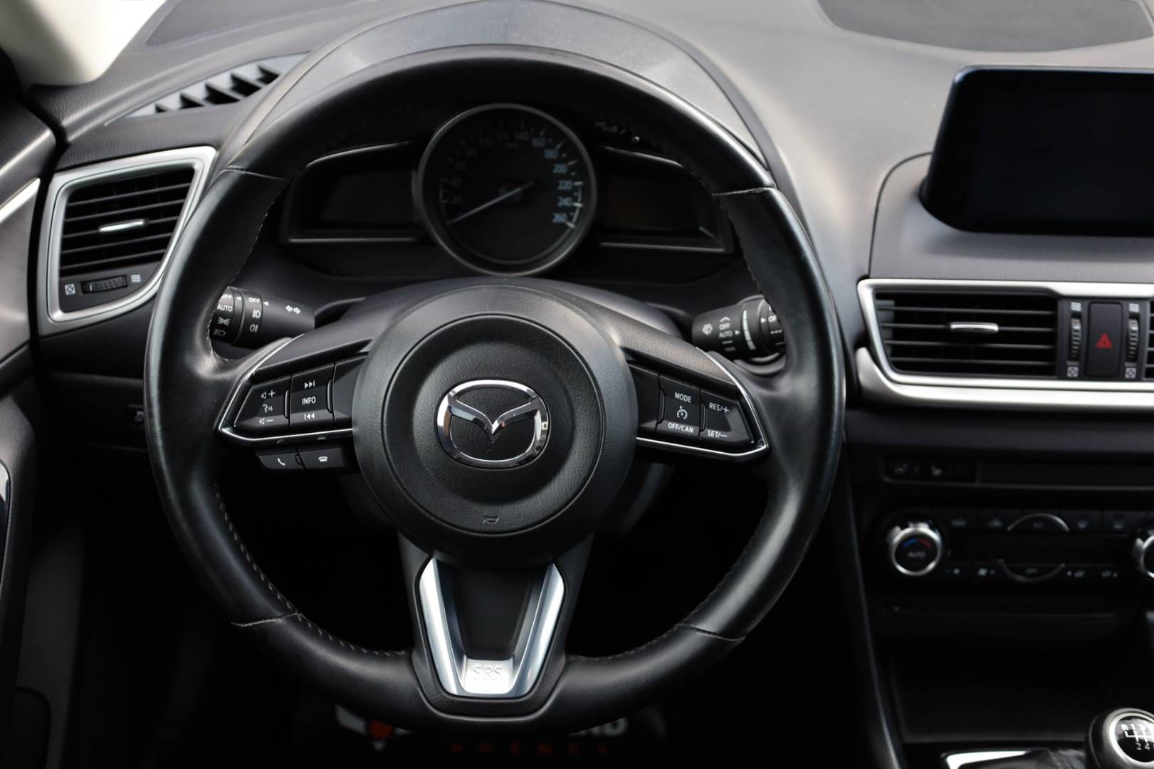Mazda-3-20-Skyactiv-G120-Attraction-16