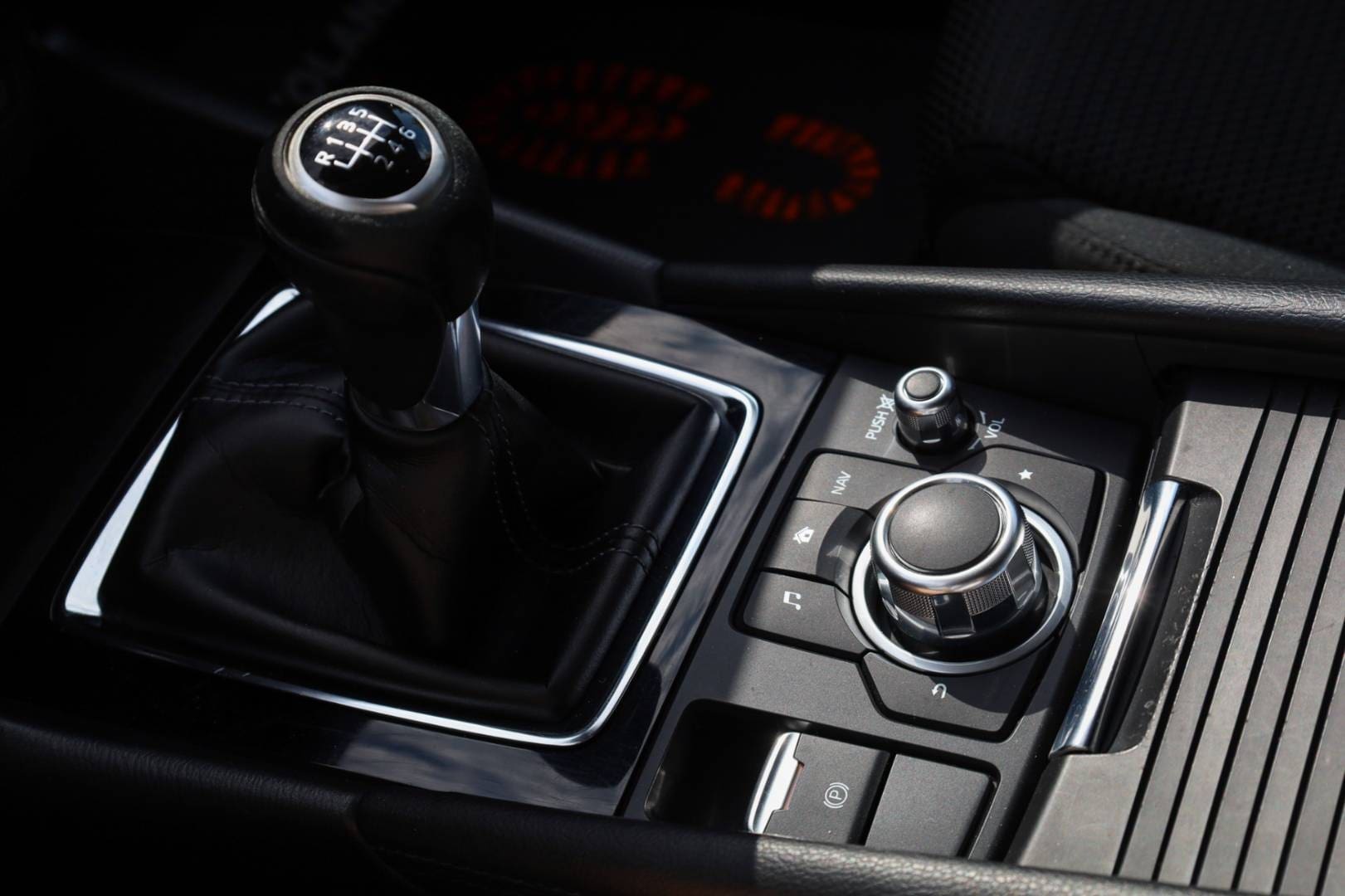 Mazda-3-20-Skyactiv-G120-Attraction-33