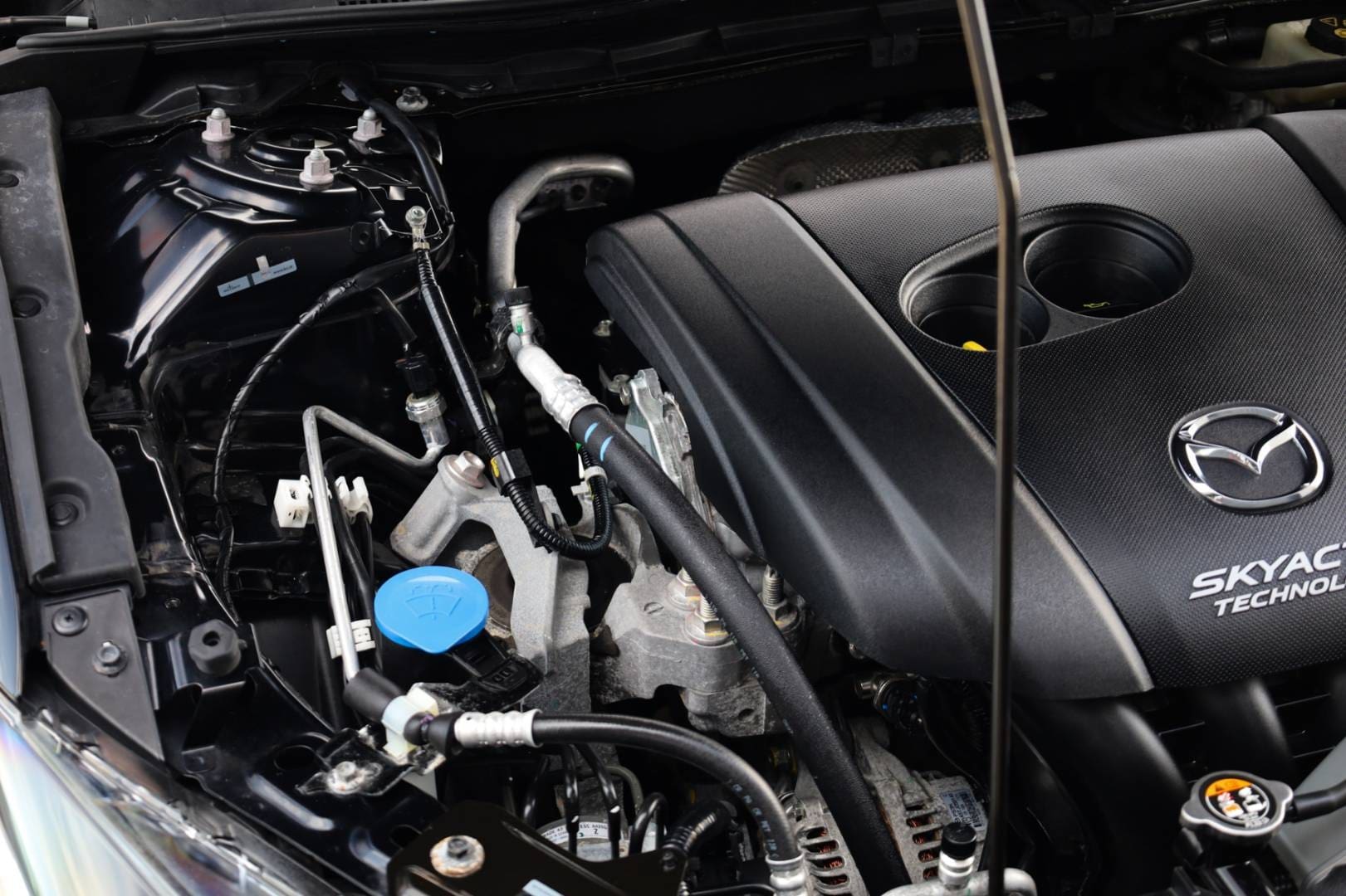 Mazda-3-20-Skyactiv-G120-Attraction-44
