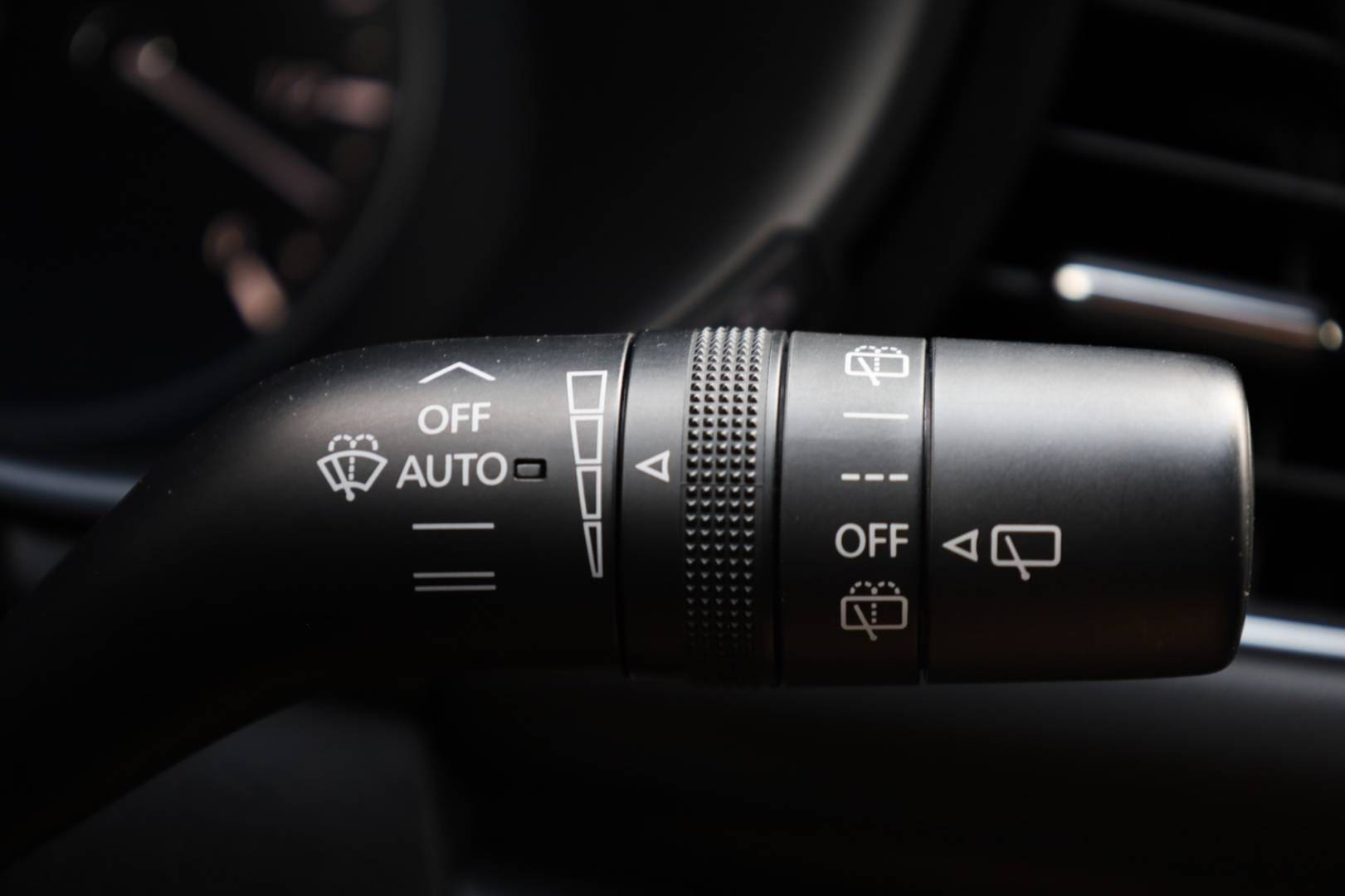 Mazda-3-20-Skyactiv-G122-PlusSafety-20
