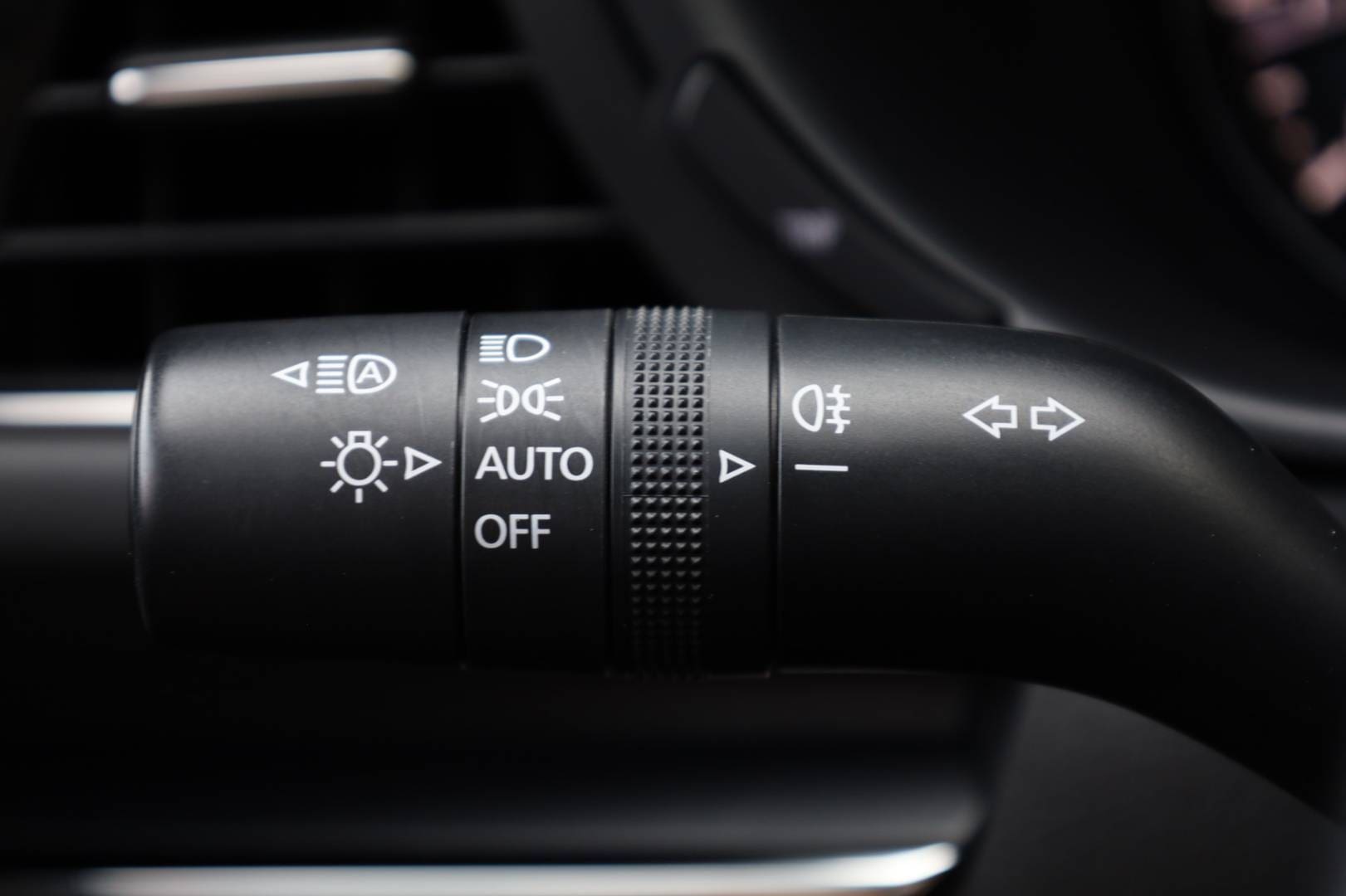 Mazda-3-20-Skyactiv-G122-PlusSoundSafety-19