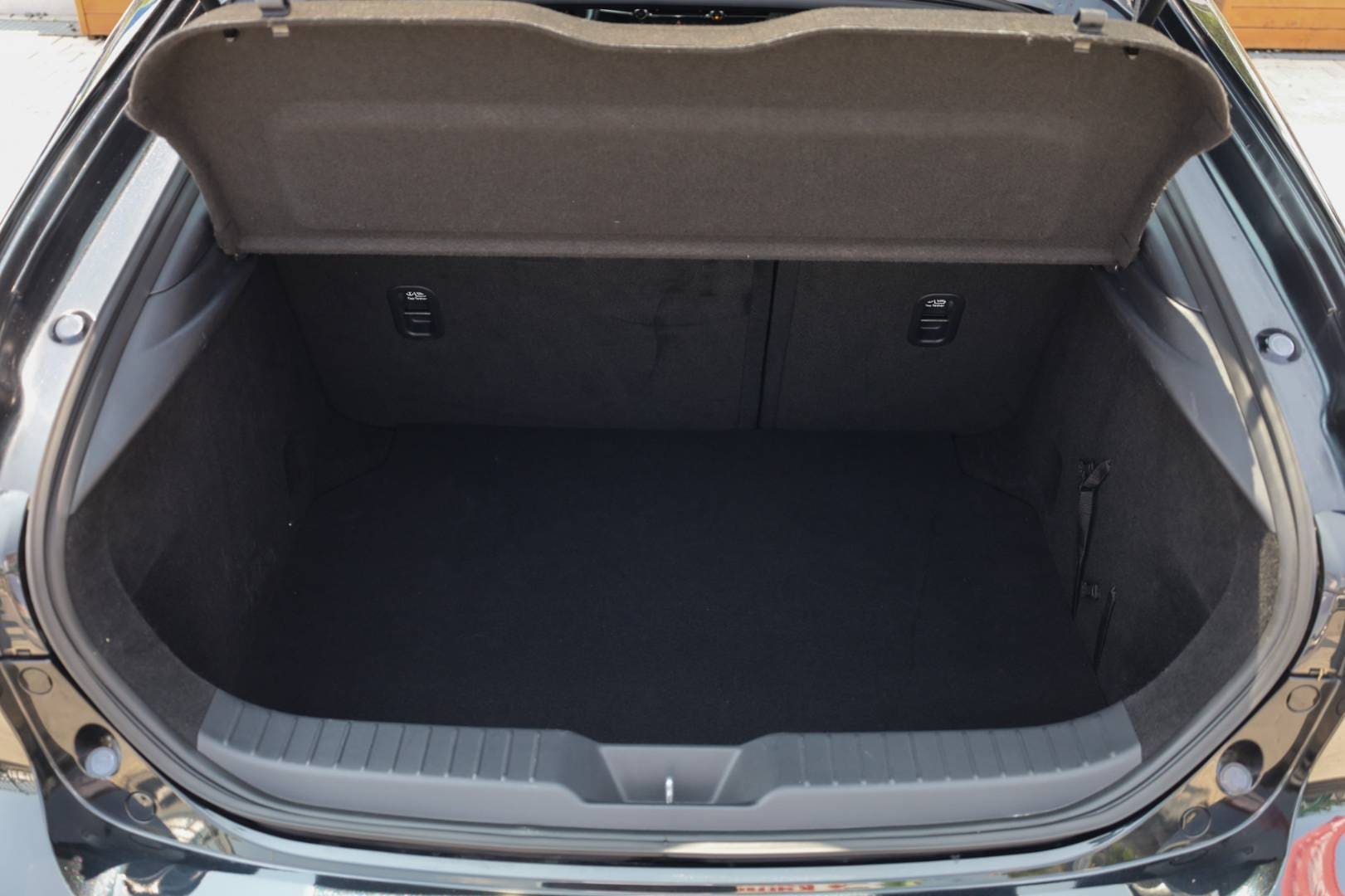 Mazda-3-20-Skyactiv-G122-PlusSoundSafety-39