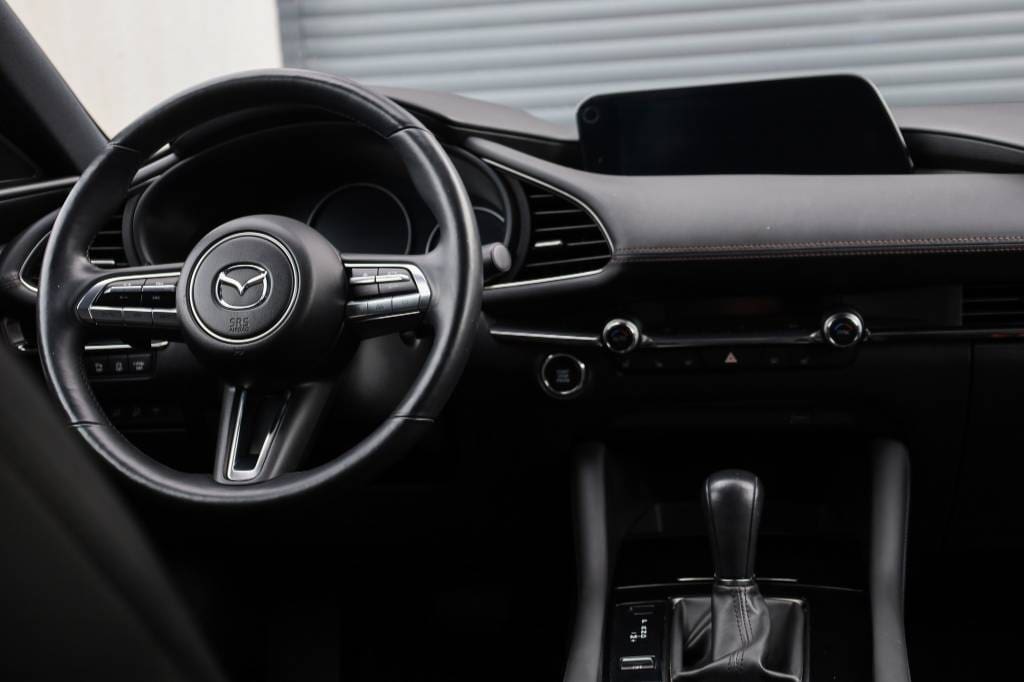 Mazda-3-20-Skyactiv-G122-PlusStyleSoundSafetyLuxury-AT-18
