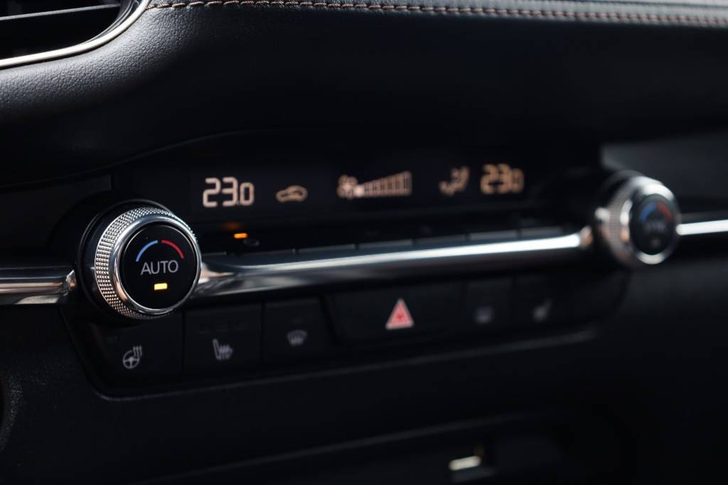 Mazda-3-20-Skyactiv-G122-PlusStyleSoundSafetyLuxury-AT-33