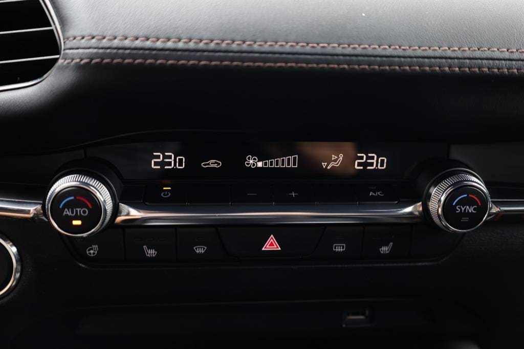 Mazda-3-20-Skyactiv-G122-PlusStyleSoundSafetyLuxury-AT-34