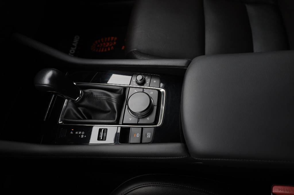 Mazda-3-20-Skyactiv-G122-PlusStyleSoundSafetyLuxury-AT-36