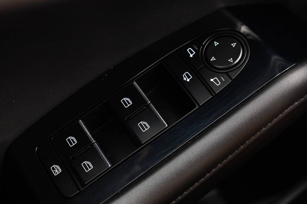 Mazda-3-20-Skyactiv-G122-PlusStyleSoundSafetyLuxury-AT-39