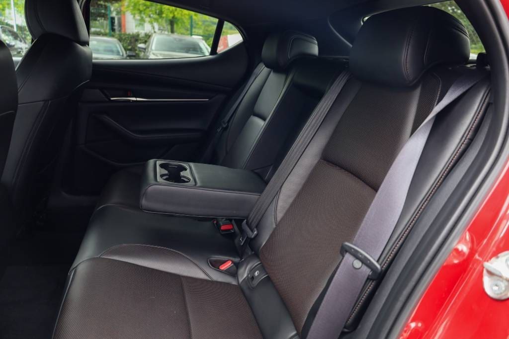 Mazda-3-20-Skyactiv-G122-PlusStyleSoundSafetyLuxury-AT-42