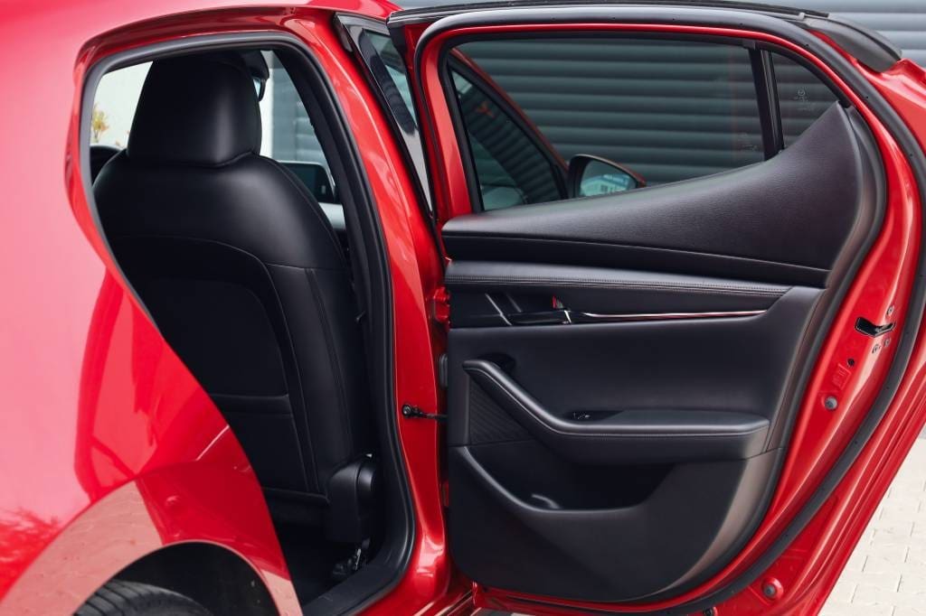 Mazda-3-20-Skyactiv-G122-PlusStyleSoundSafetyLuxury-AT-45
