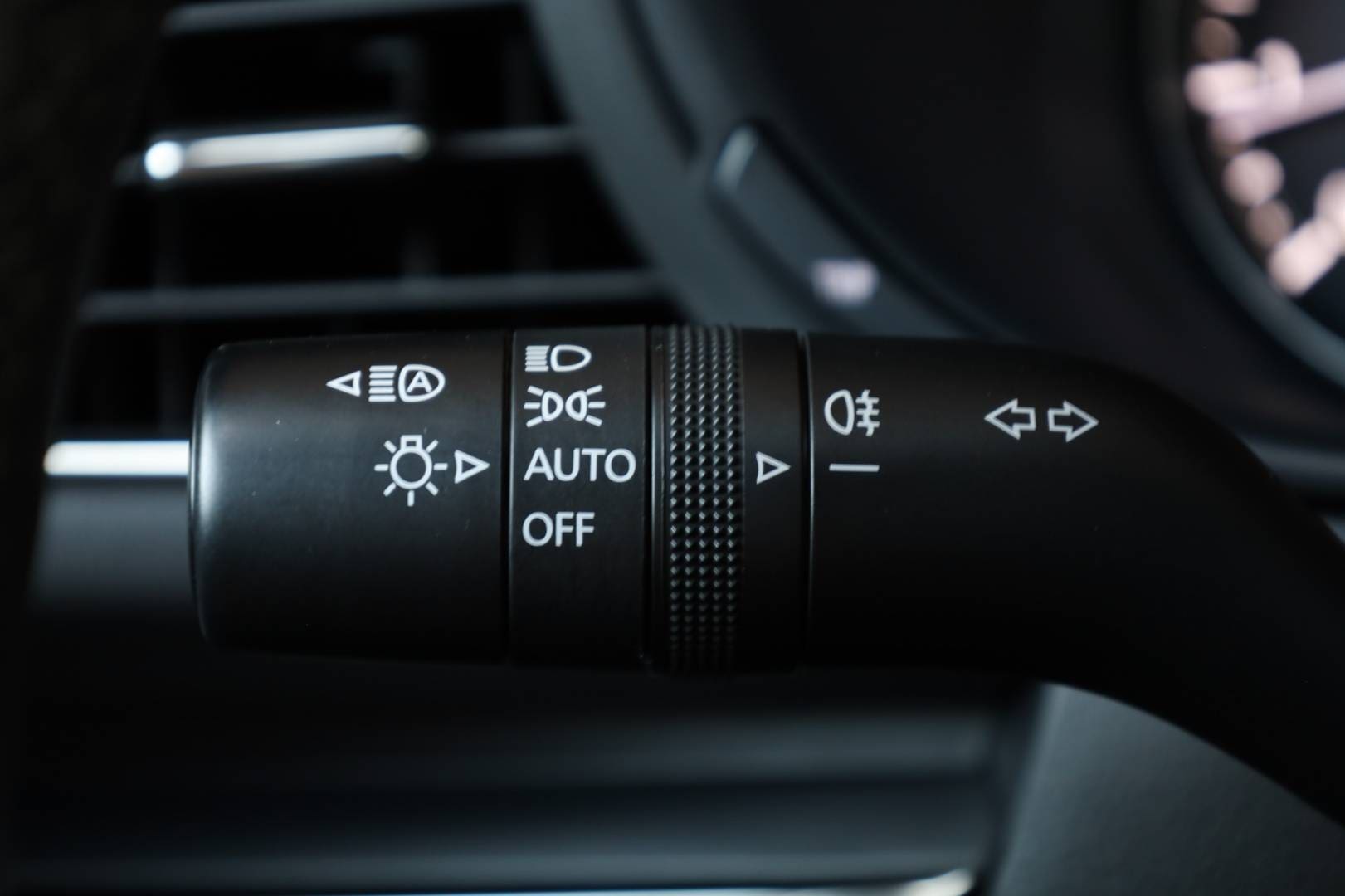 Mazda-3-20-Skyactiv-G150-PlusStyleSoundSafety-18