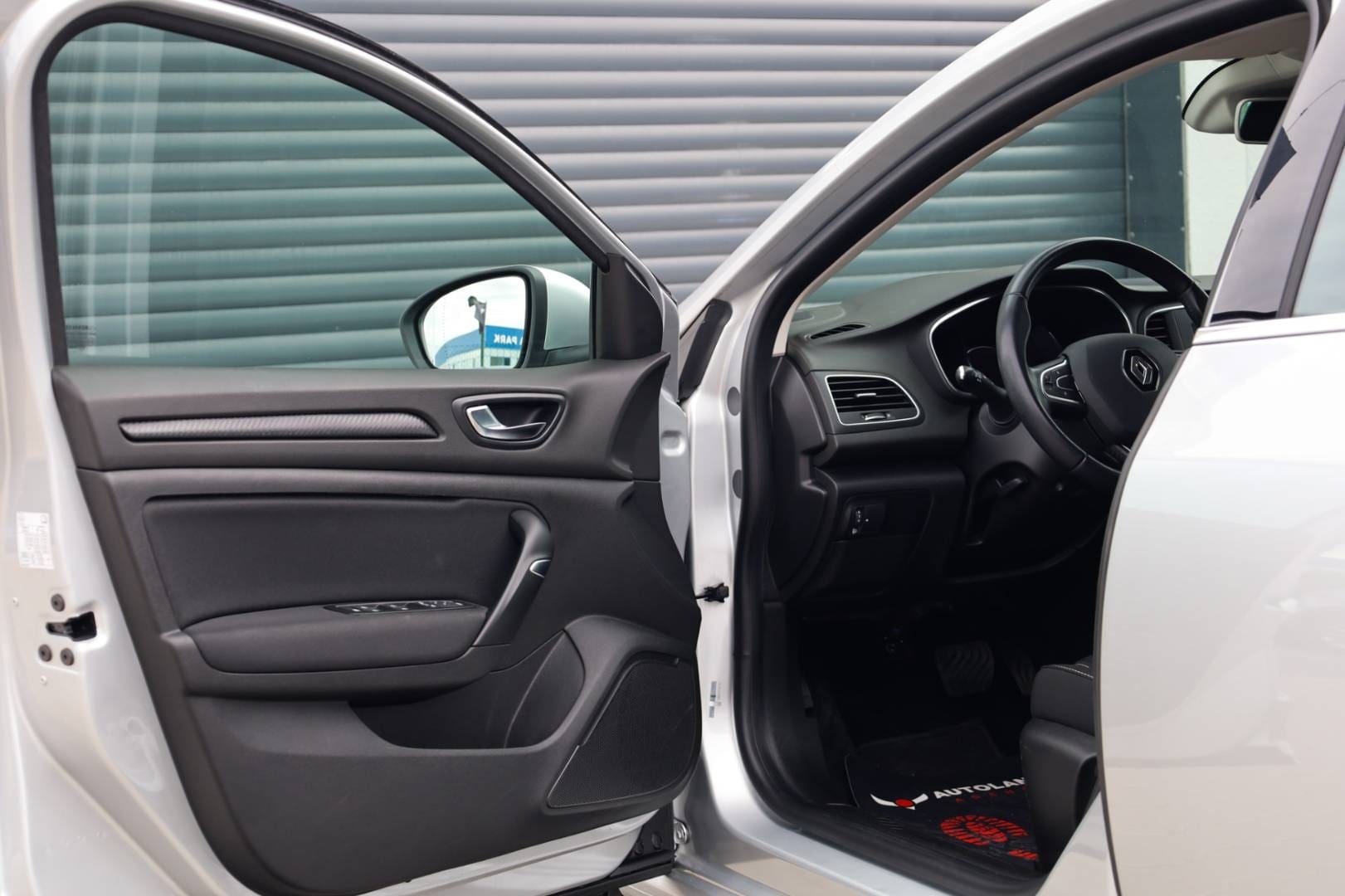 Renault-Megane-15-Blue-dCi-115-Business-EDC-10
