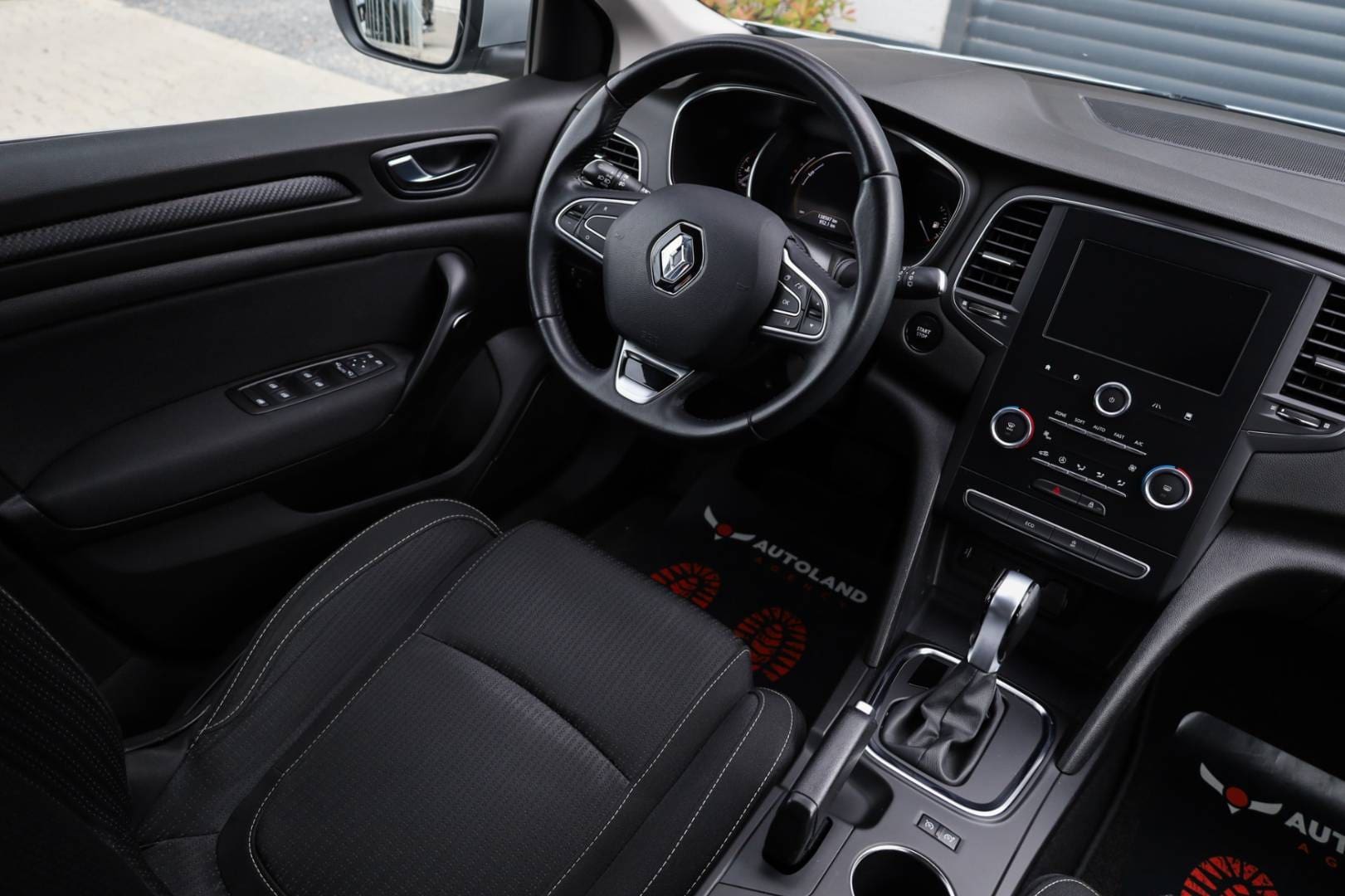 Renault-Megane-15-Blue-dCi-115-Business-EDC-14