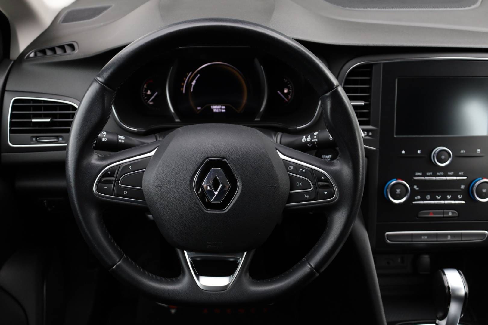 Renault-Megane-15-Blue-dCi-115-Business-EDC-16