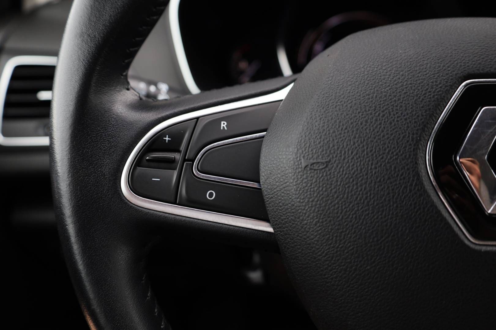 Renault-Megane-15-Blue-dCi-115-Business-EDC-17