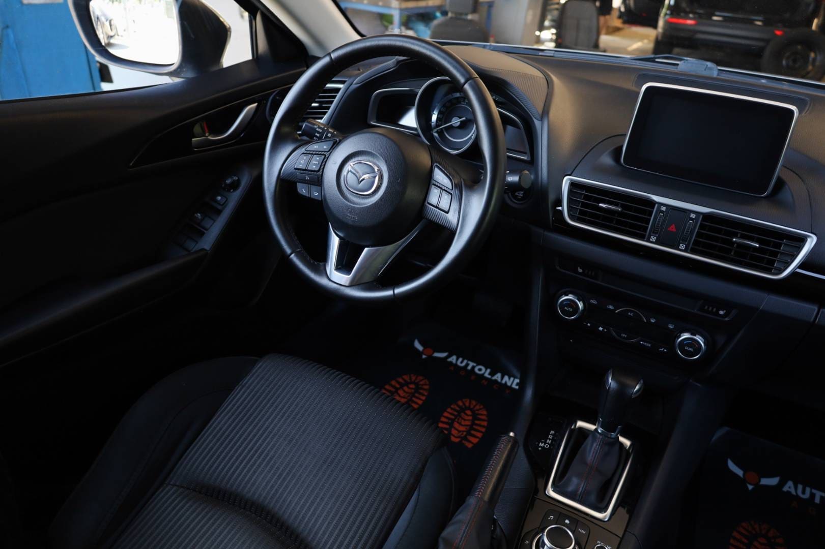 Mazda-3-20-Skyactiv-G120-Attraction-AT-13