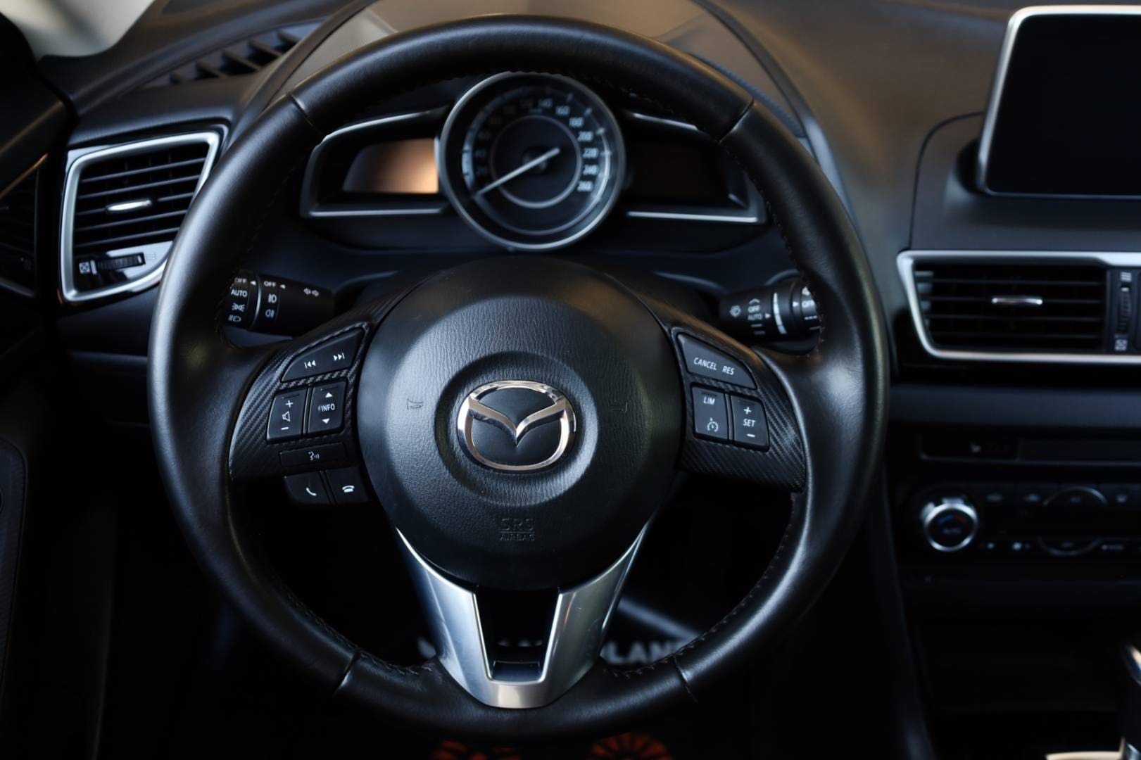 Mazda-3-20-Skyactiv-G120-Attraction-AT-15