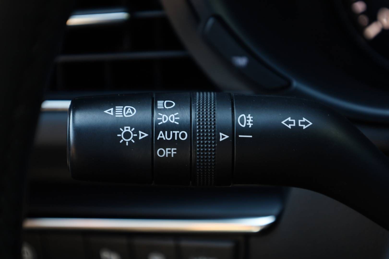 Mazda-3-20-Skyactiv-G122-PlusSafety-18
