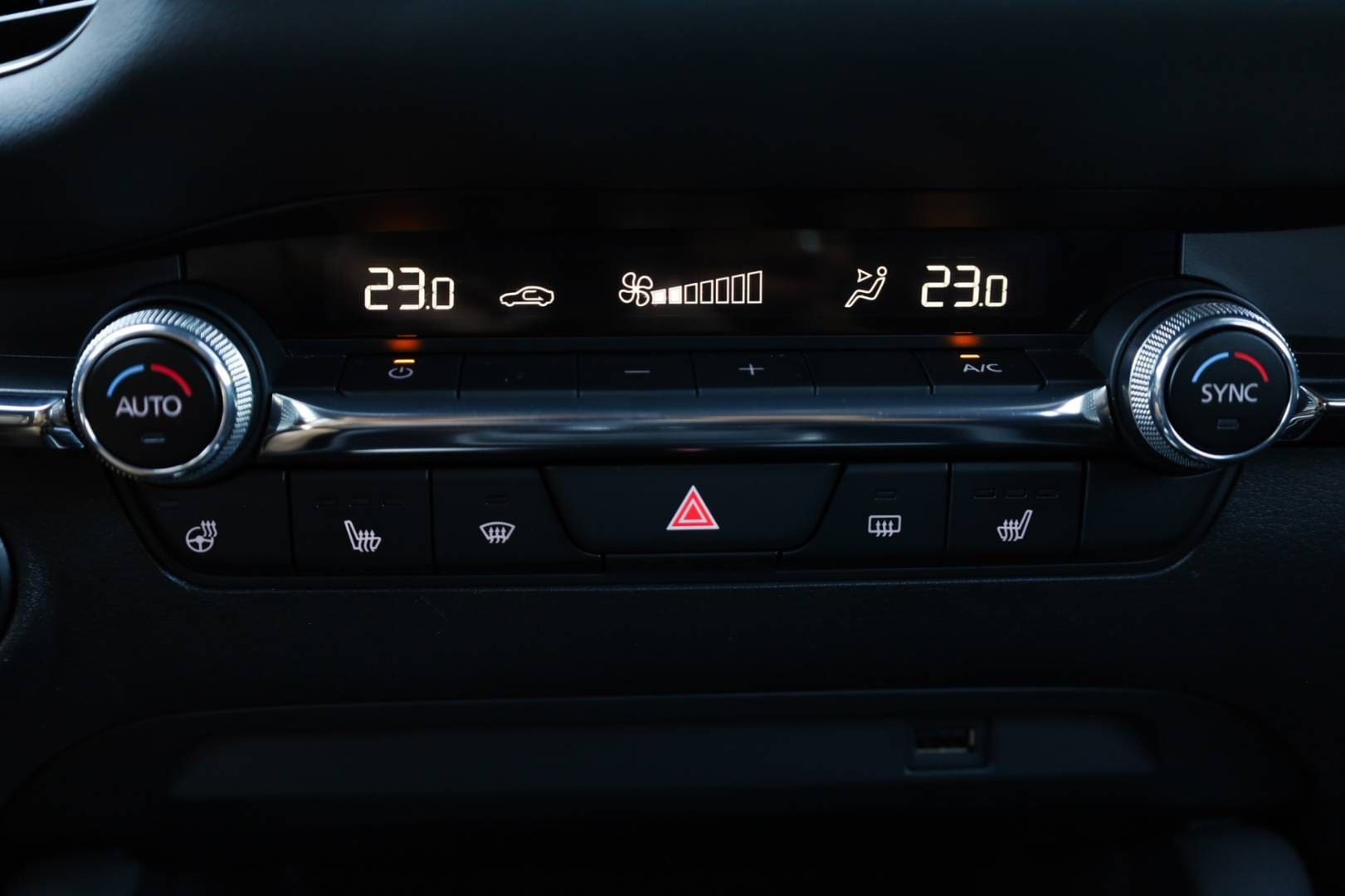 Mazda-3-20-Skyactiv-G122-PlusSafety-31