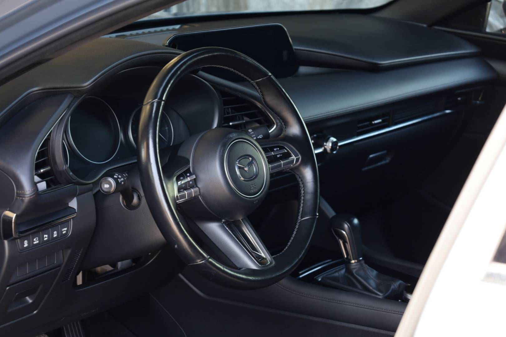 Mazda-3-20-Skyactiv-G122-PlusStyleSafety-AT-11
