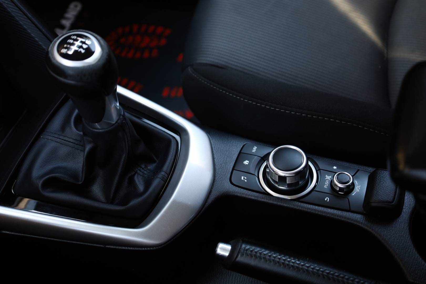 Mazda-CX-3-20-Skyactiv-G120-Attraction-30