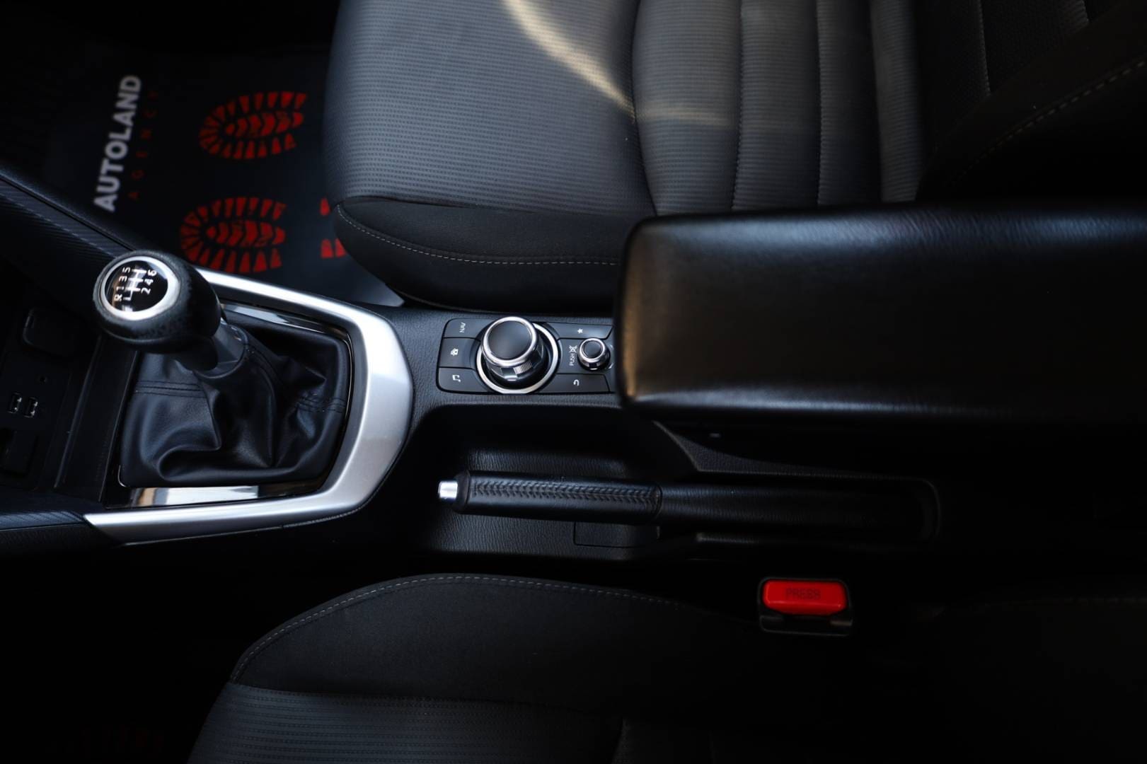 Mazda-CX-3-20-Skyactiv-G120-Attraction-31