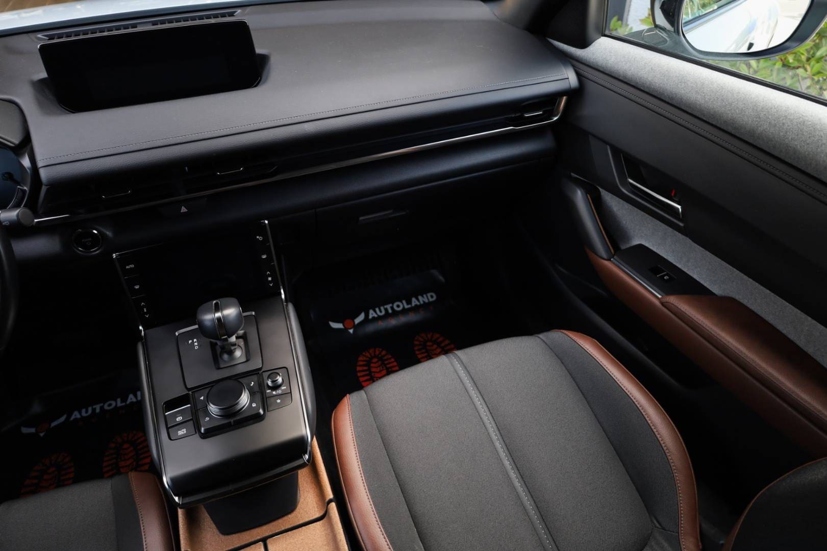 Mazda-MX-30-e-Skyactiv-EV-Advantage-12