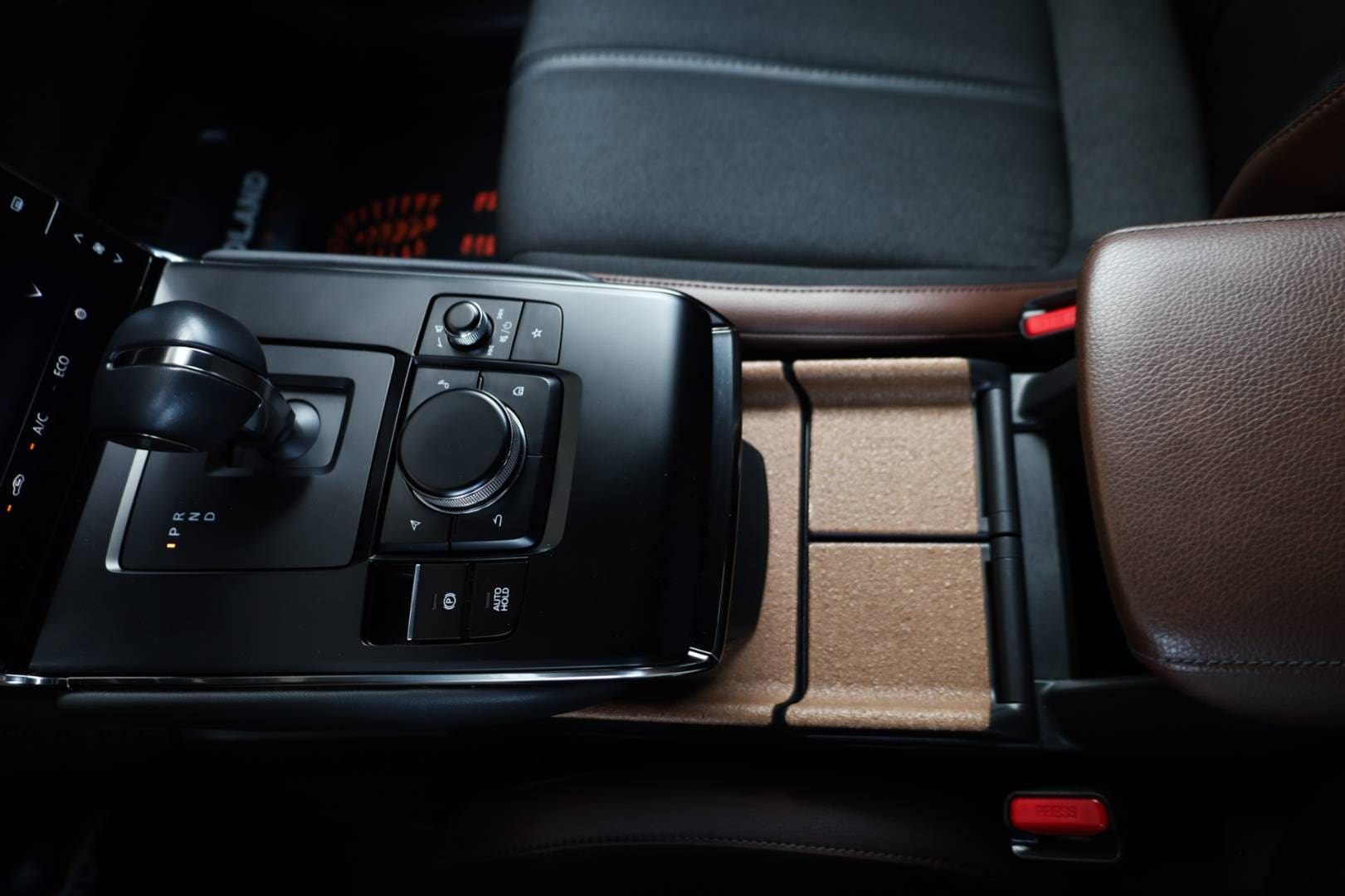 Mazda-MX-30-e-Skyactiv-EV-Advantage-33