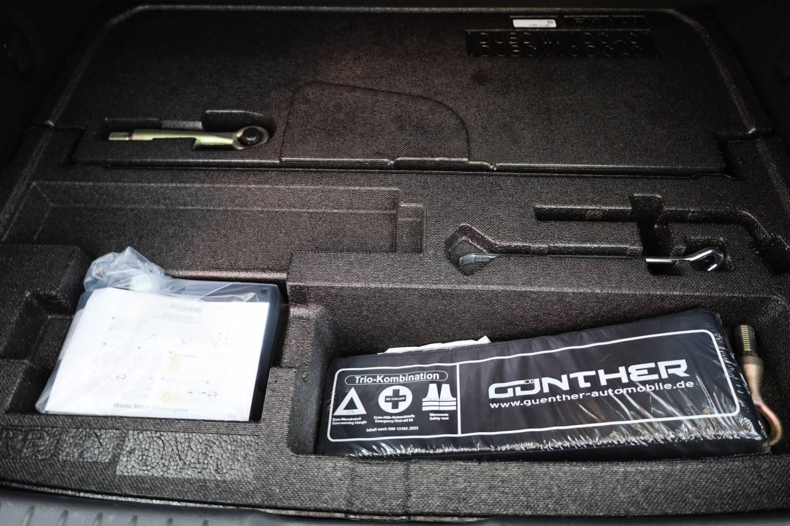 Mazda-MX-30-e-Skyactiv-EV-Advantage-39