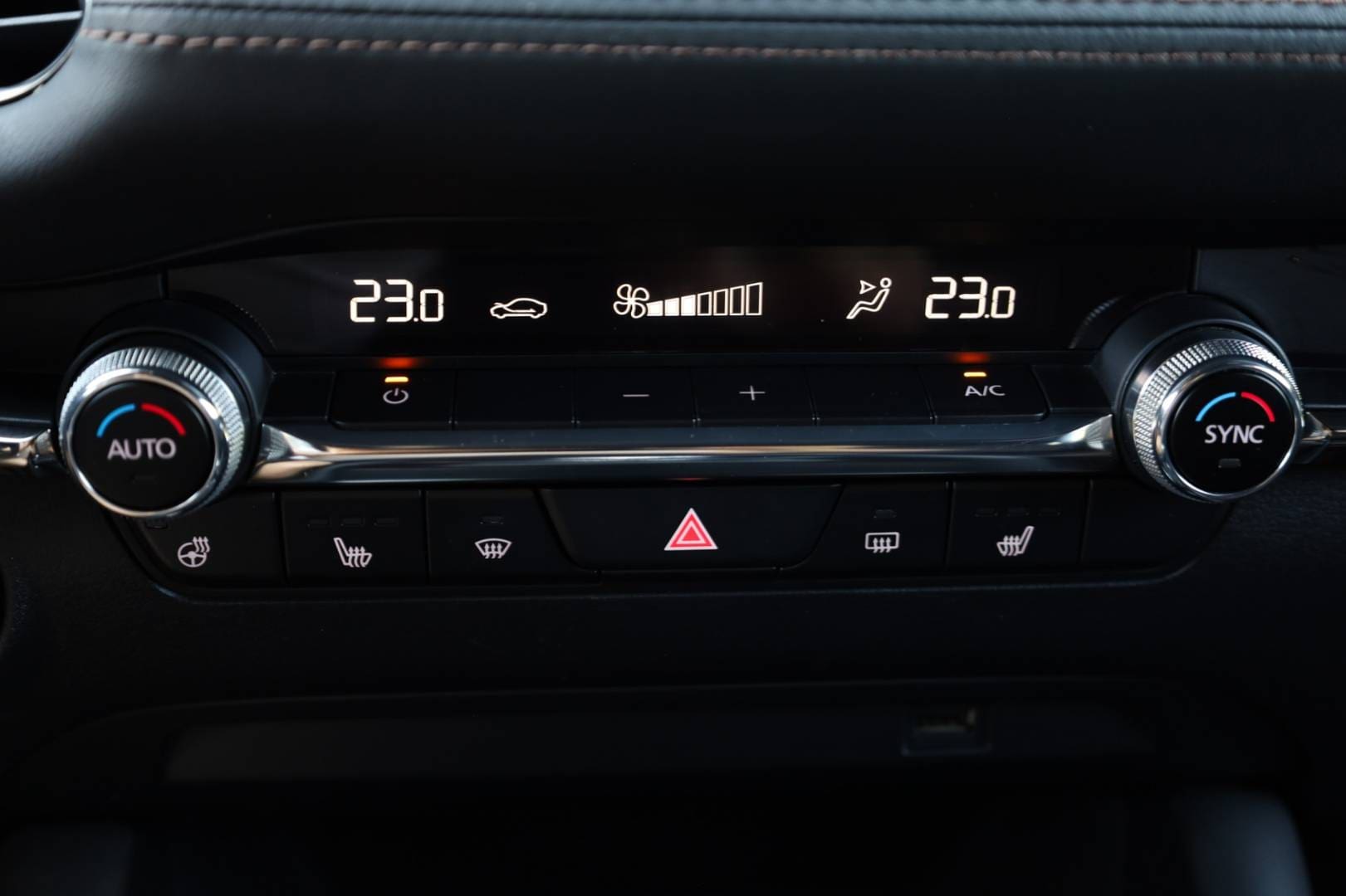 Mazda-3-20-Skyactiv-G122-Homura-PlusSoundSafetyAero-Paket-33