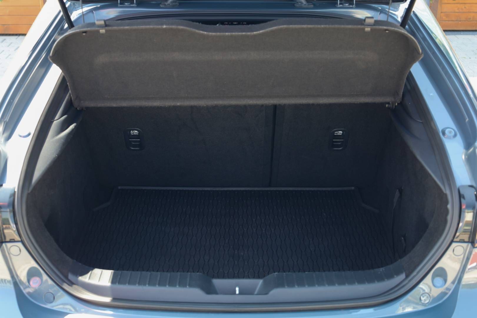 Mazda-3-20-Skyactiv-G122-Homura-PlusSoundSafetyAero-Paket-43