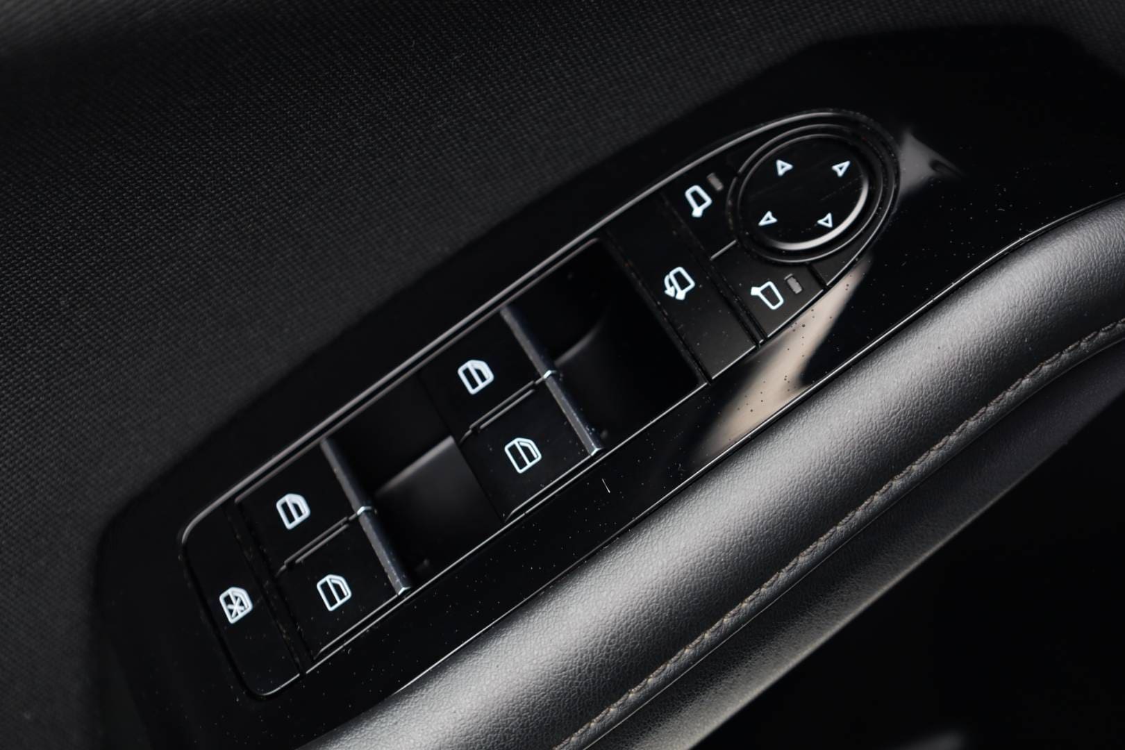 Mazda-3-20-Skyactiv-G122-PlusStyleSafety-37