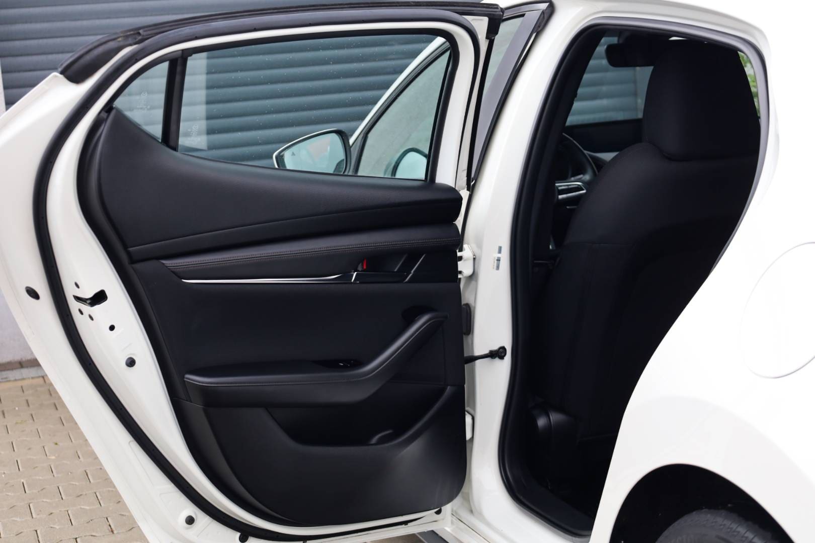 Mazda-3-20-Skyactiv-G122-PlusStyleSafety-38