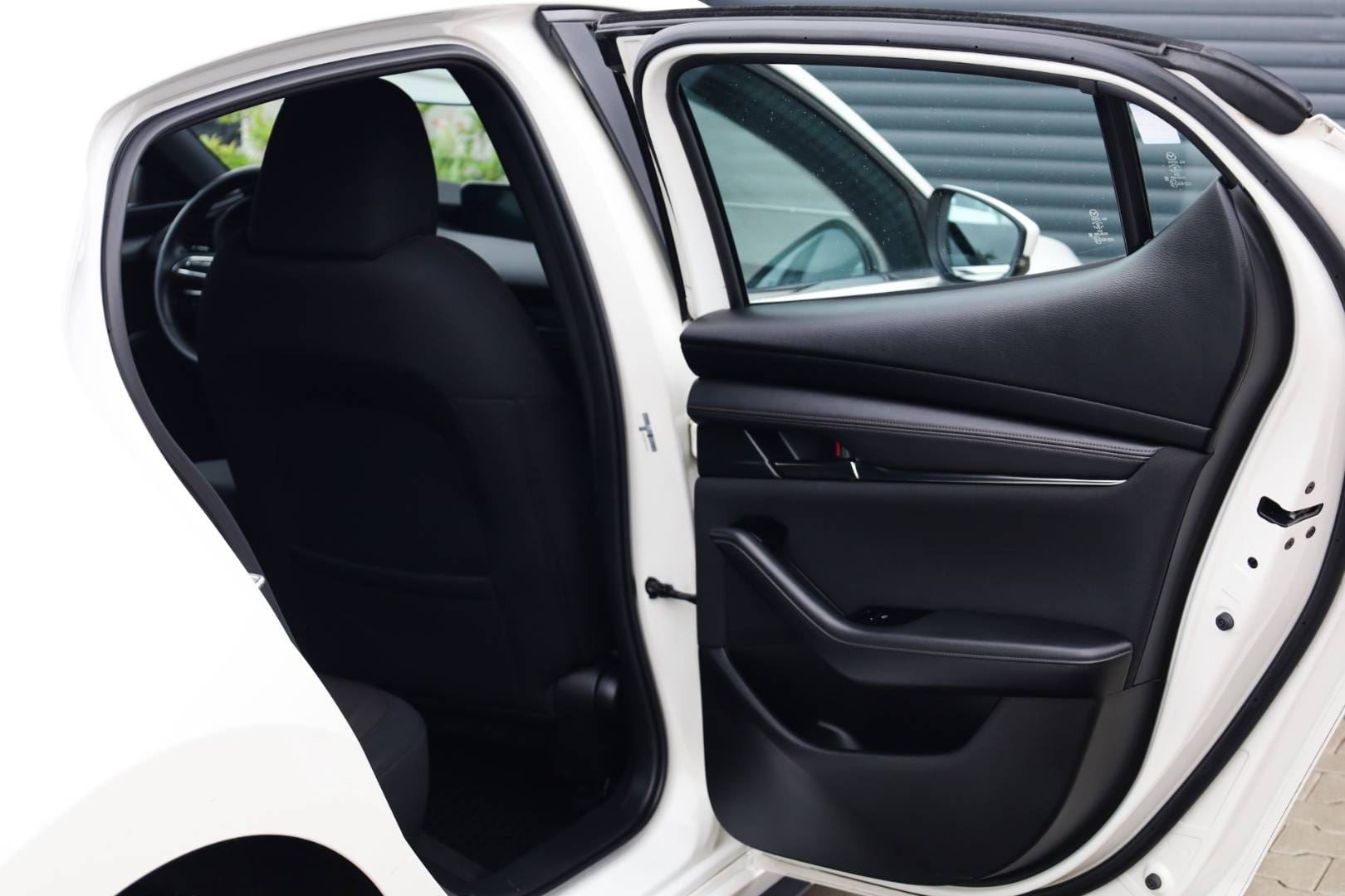 Mazda-3-20-Skyactiv-G122-PlusStyleSafety-42