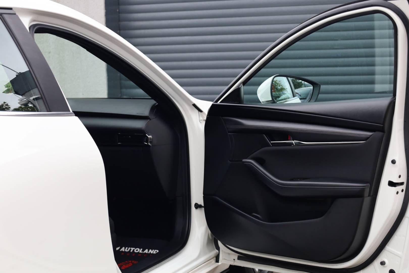 Mazda-3-20-Skyactiv-G122-PlusStyleSafety-44