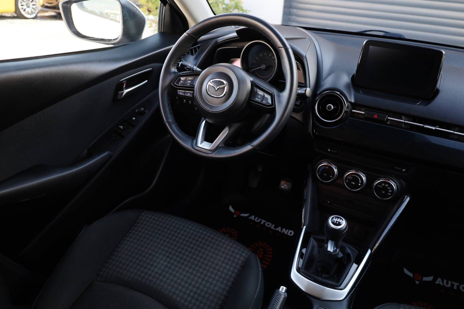 Mazda-2-15-Skyactiv-G90-Takumi-14