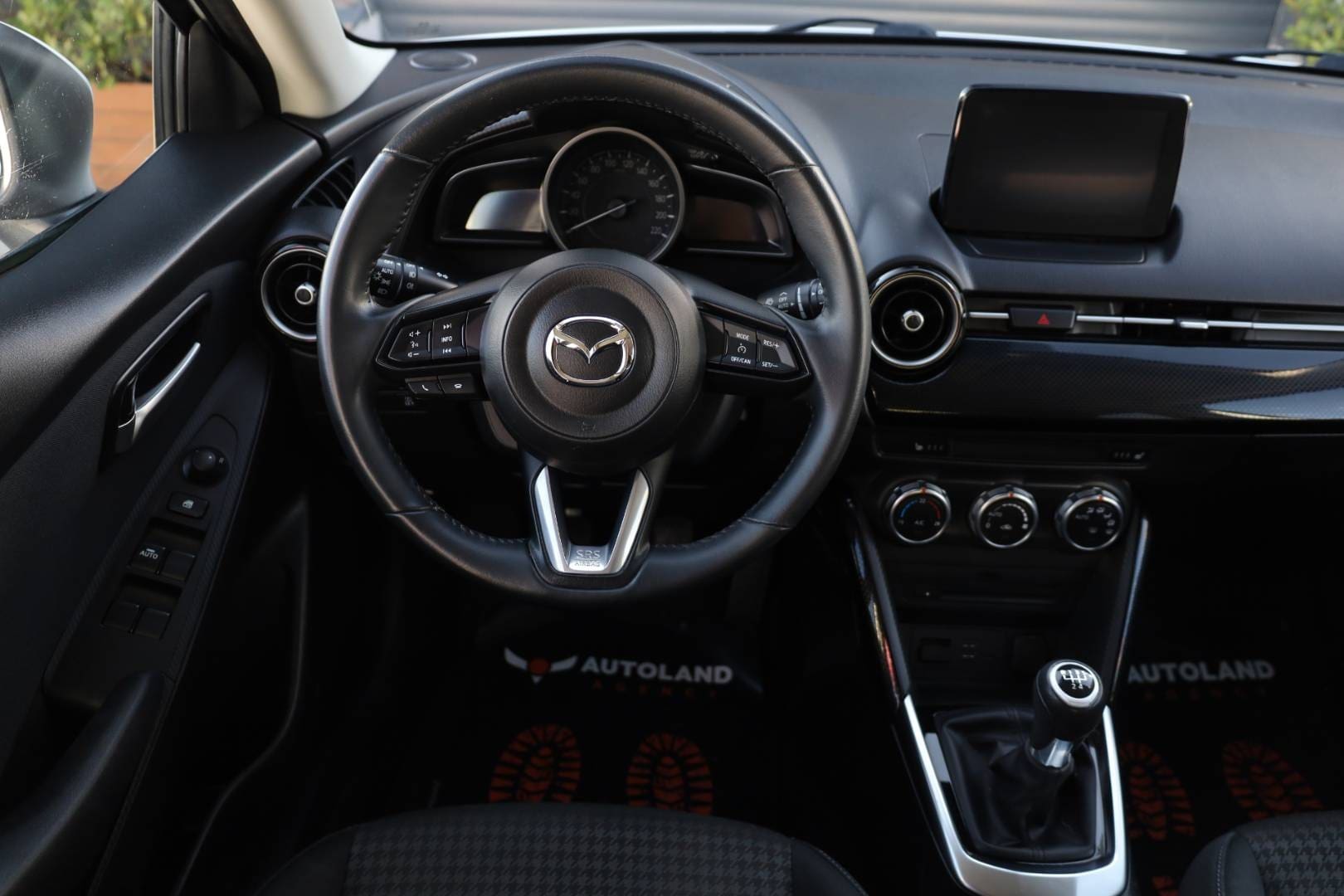 Mazda-2-15-Skyactiv-G90-Takumi-15