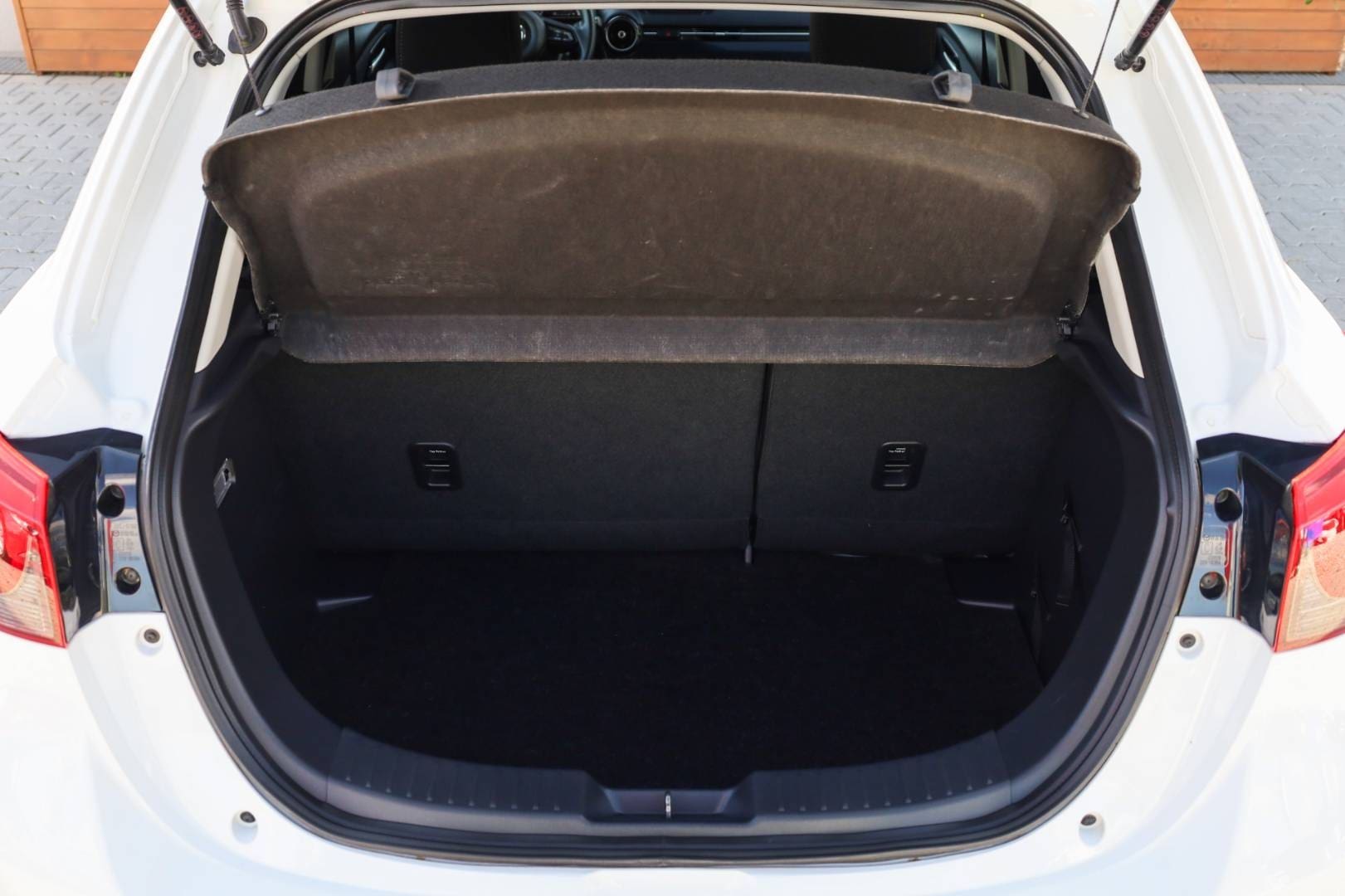 Mazda-2-15-Skyactiv-G90-Takumi-37