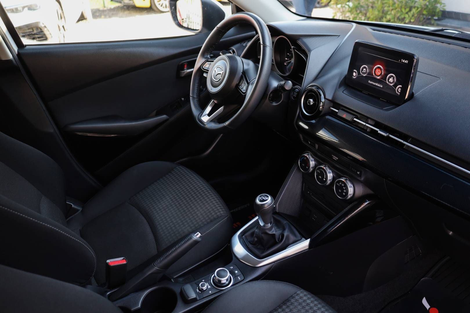 Mazda-2-15-Skyactiv-G90-Takumi-42