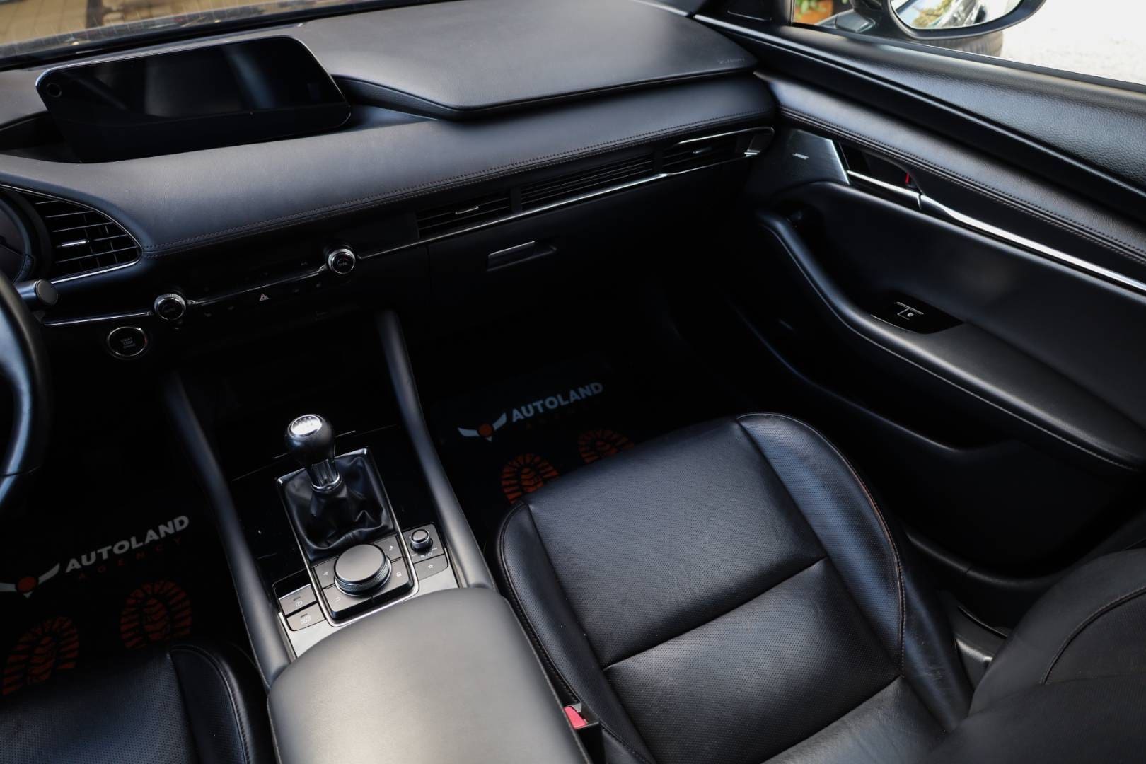 Mazda-3-20-Skyactiv-G122-Homura-13