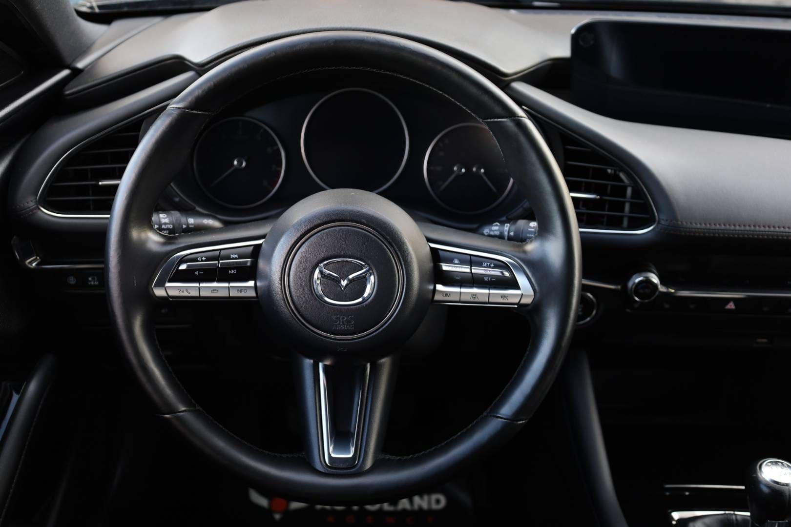 Mazda-3-20-Skyactiv-G122-Homura-16