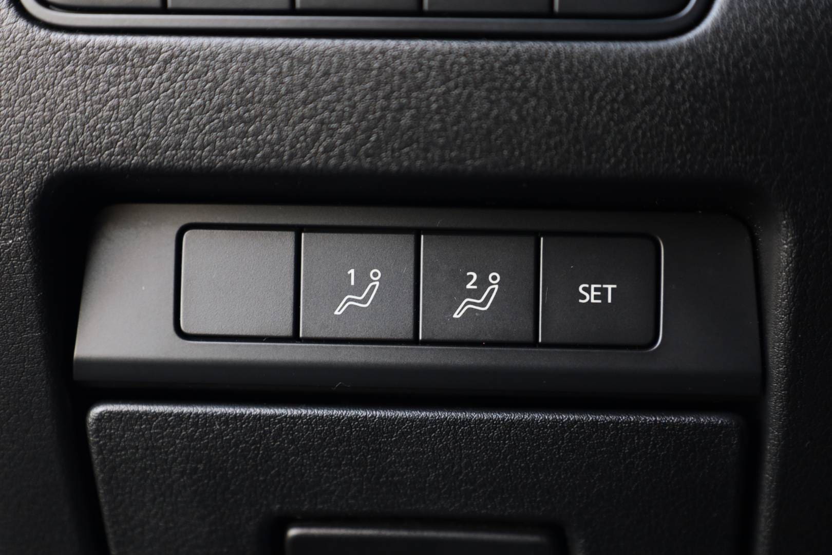 Mazda-3-20-Skyactiv-G122-Homura-37