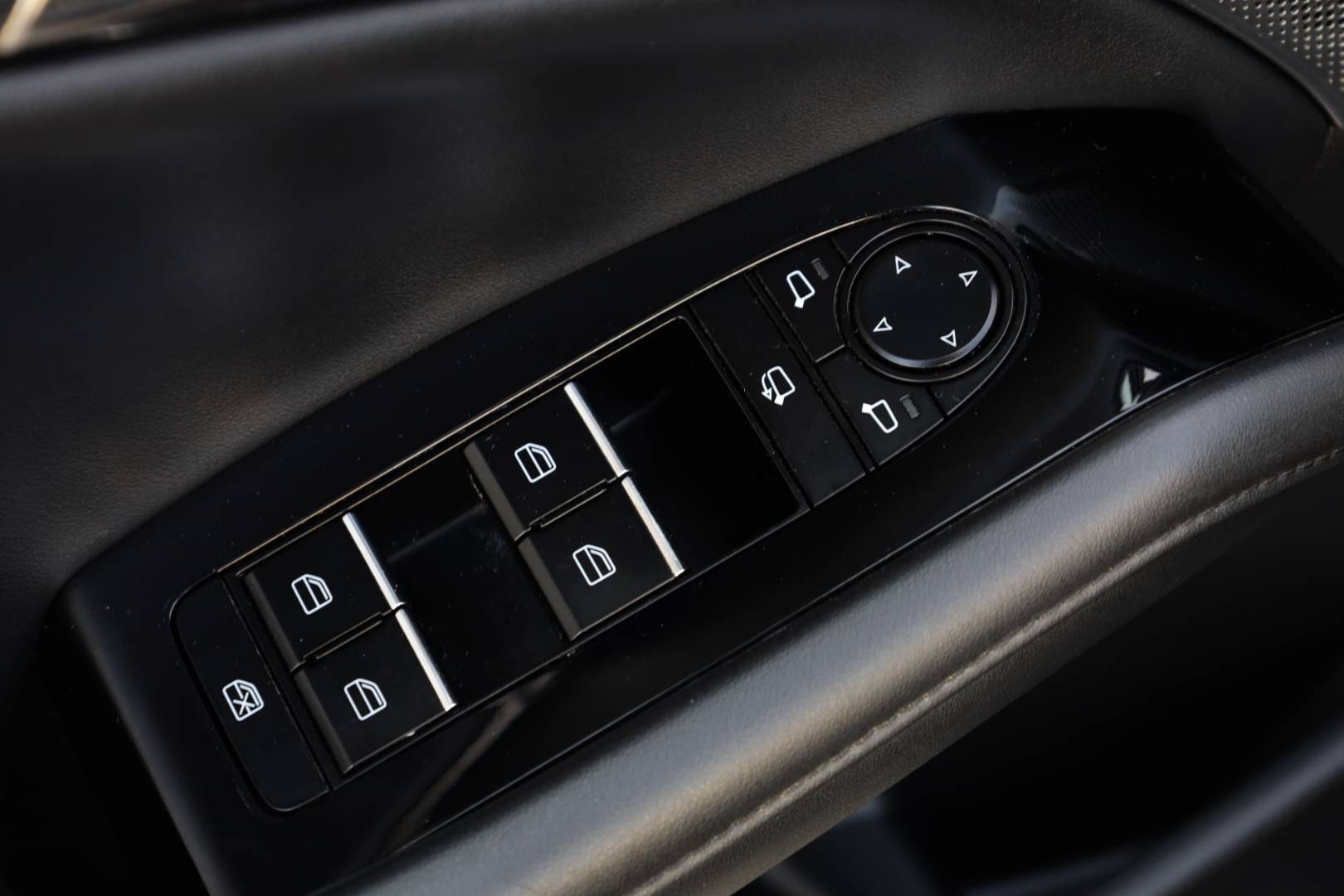 Mazda-3-20-Skyactiv-G122-Homura-38