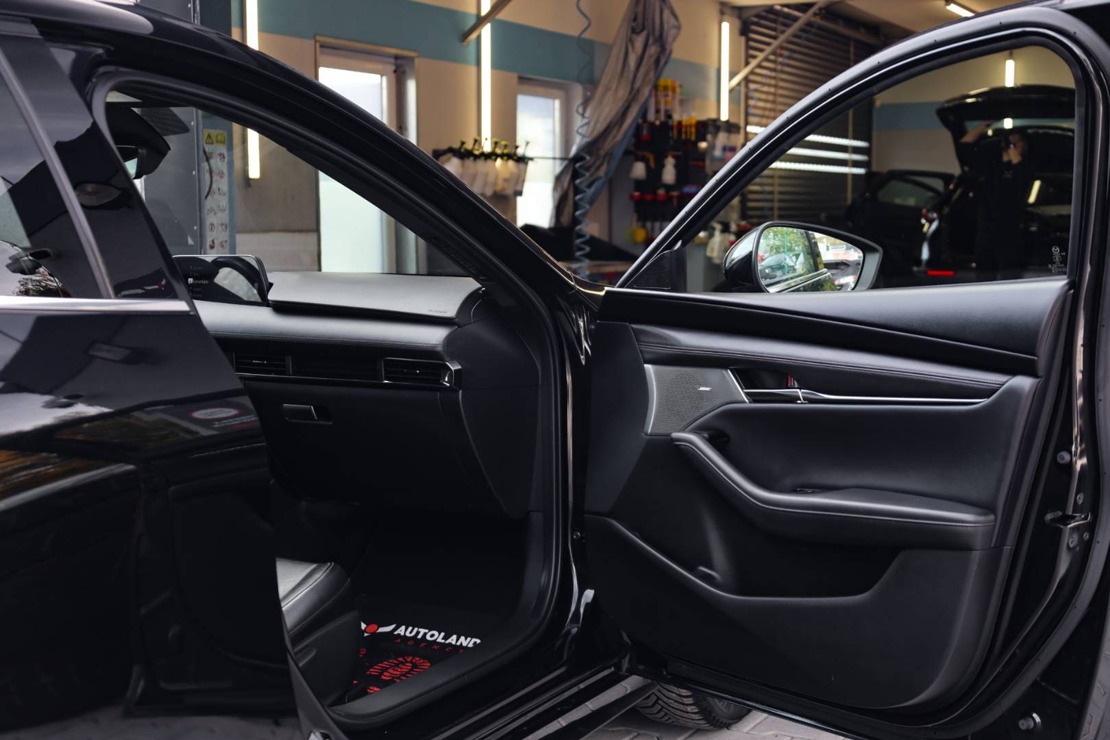 Mazda-3-20-Skyactiv-G122-Homura-46