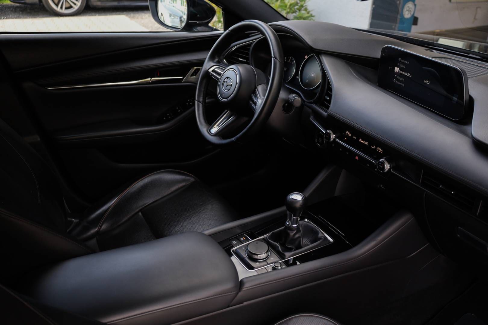 Mazda-3-20-Skyactiv-G122-Homura-47