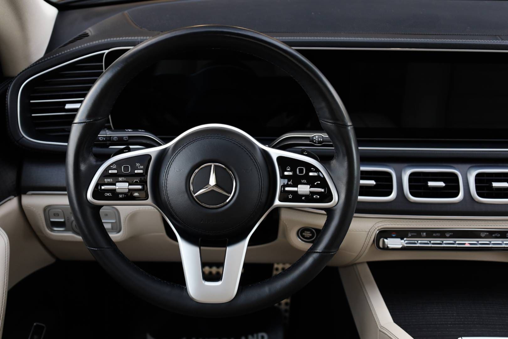 Mercedes-Benz-GLS-400-d-4MATIC-AT-17