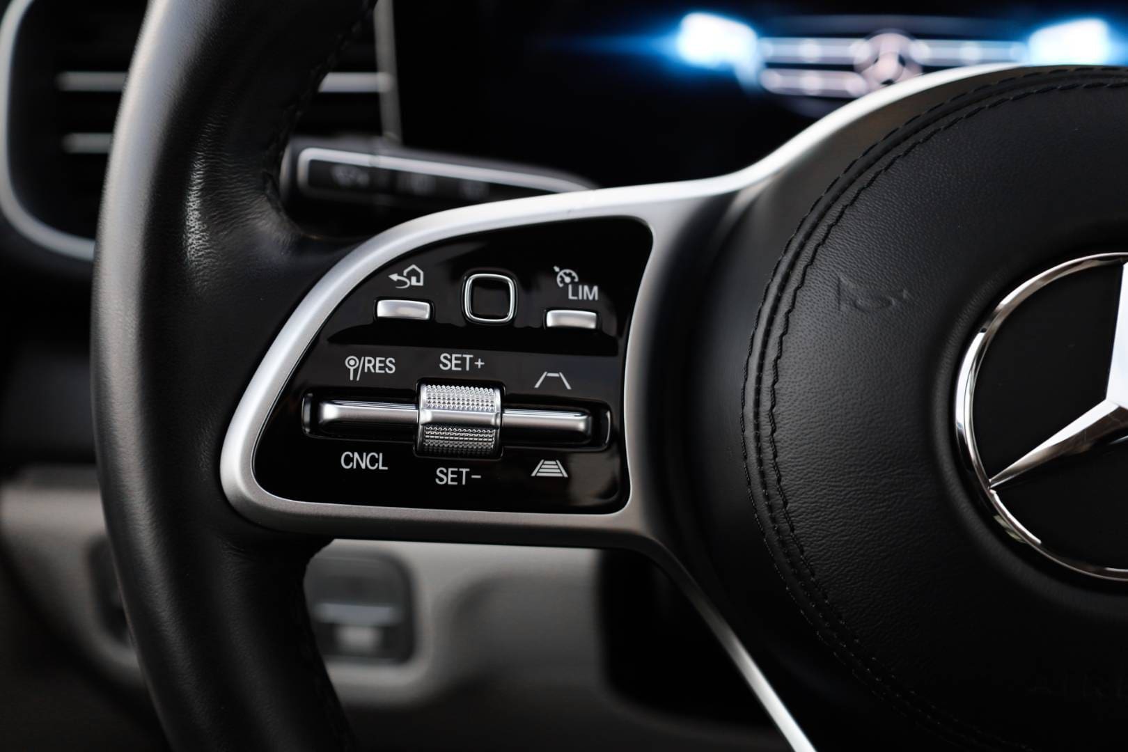 Mercedes-Benz-GLS-400-d-4MATIC-AT-18