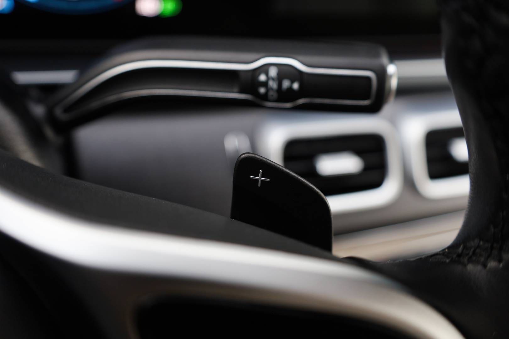 Mercedes-Benz-GLS-400-d-4MATIC-AT-22