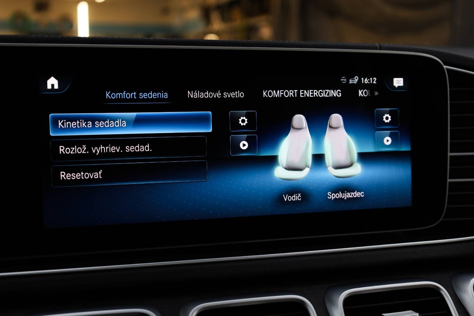 Mercedes-Benz-GLS-400-d-4MATIC-AT-29